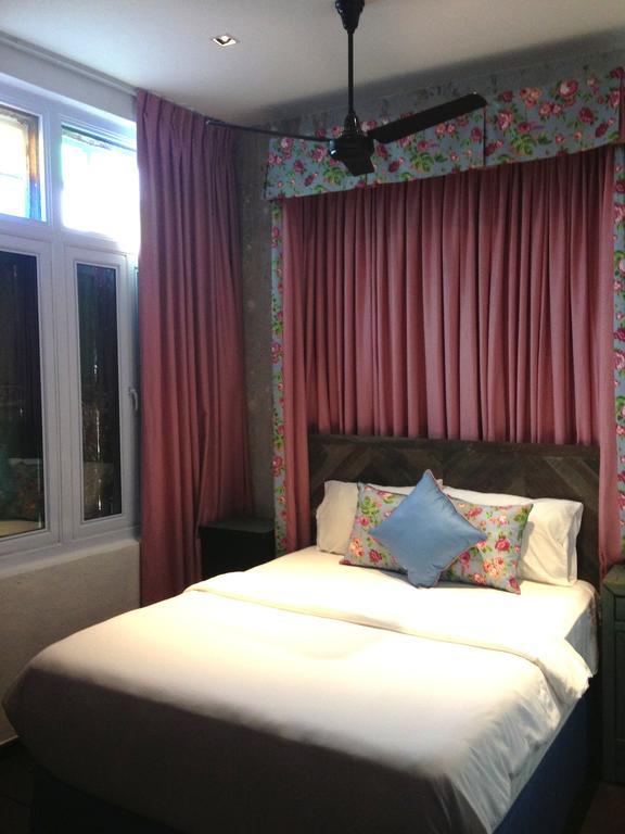 Rabbit Carrot Gun Aparthotel Singapore Room photo